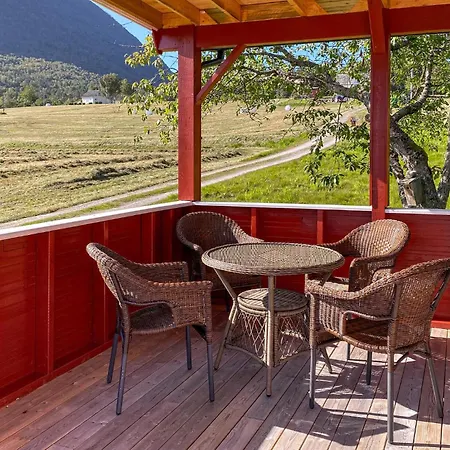 3 Bedroom Stunning In *