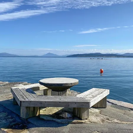 3 Bedroom Stunning In Fiksdal