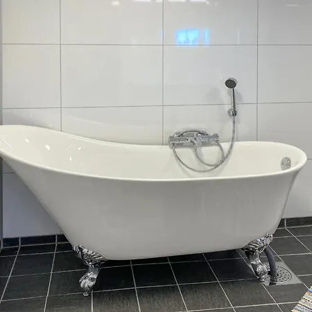 3 Bedroom Stunning In *