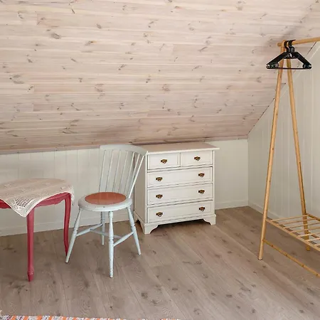 Holiday home Stunning In With Kitchen Fiksdal